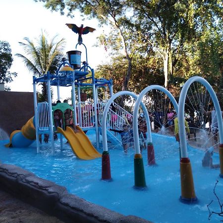 Aldeia Do Lago C204- Com Cozinha , Churrasqueira E Bebidas Liberadas No Parque Aquatico, Internet Banda Larga, Ponto Recarga De Carro Eletrico Caldas Novas Exterior foto